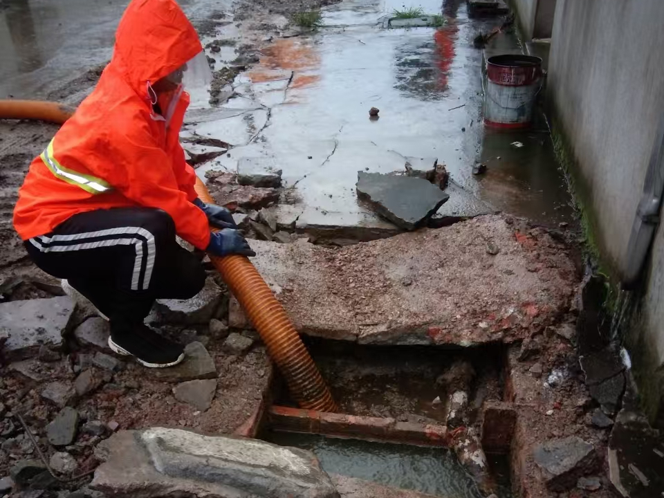 东辽专业清理污水池 炜誉市政以规范流程守护城市 “肠道”